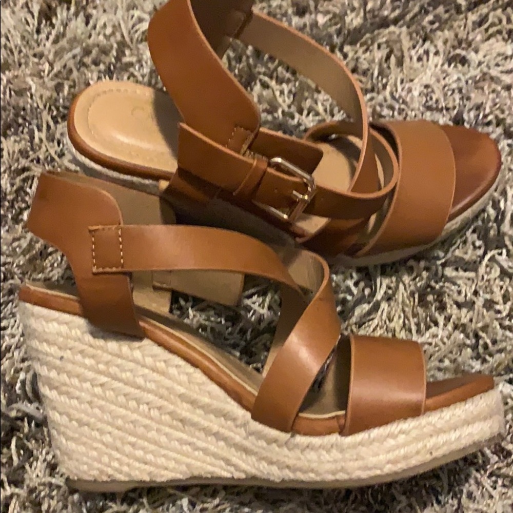 Super cute brown wedges - Picture 4 of 5